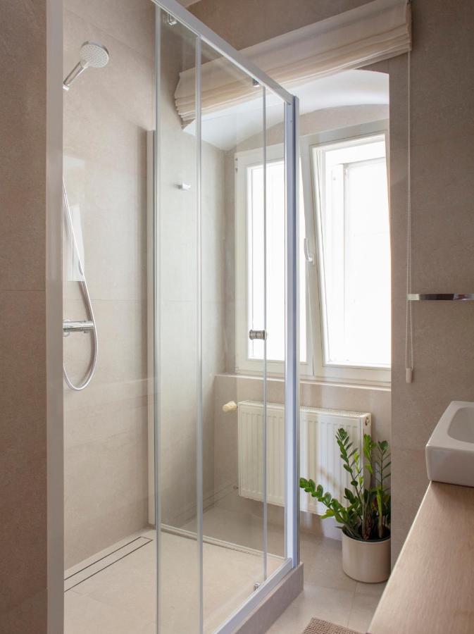 Bastova Apartment Bratislava Buitenkant foto