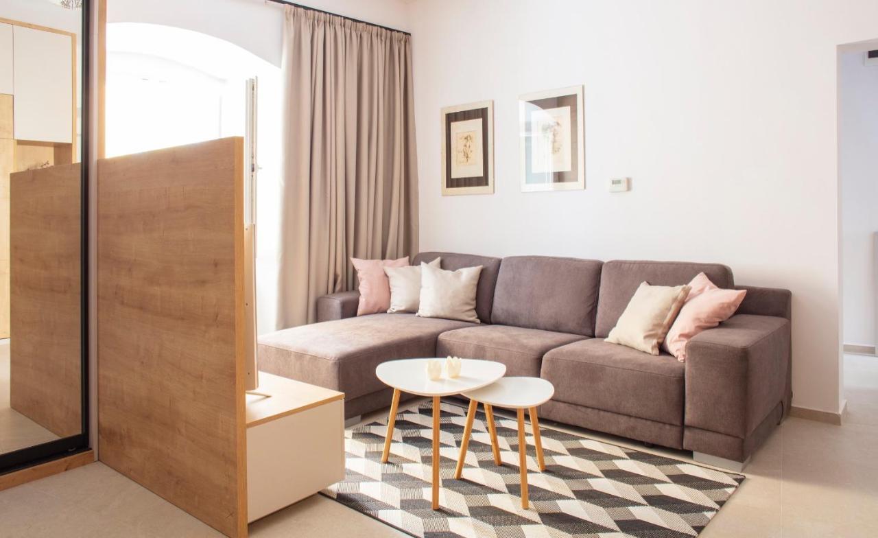 Bastova Apartment Bratislava Buitenkant foto