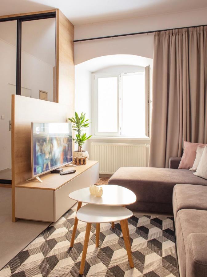 Bastova Apartment Bratislava Buitenkant foto